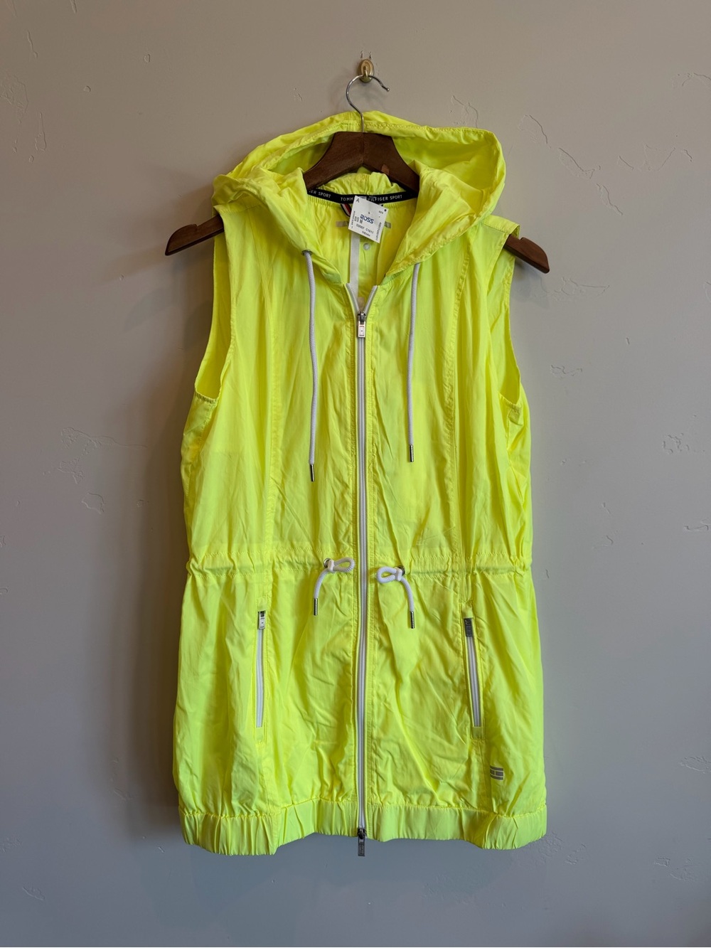 TOMMY HILFIGER Neon Yellow Packable Sleeveless Windbreaker Jacket Vest
